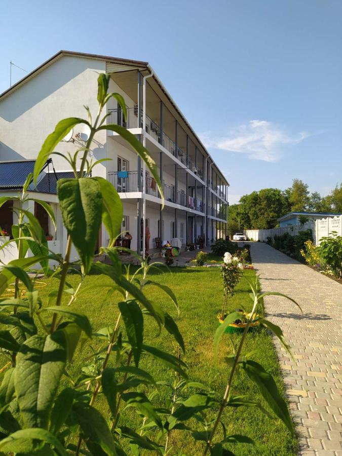 Balcony Hotell Zaliznij Port Eksteriør bilde