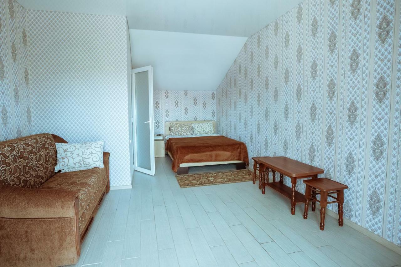 Balcony Hotell Zaliznij Port Eksteriør bilde